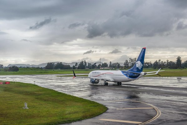 Quels sont les équipements nécessaires pour un camping en forêt tropicale en automne?